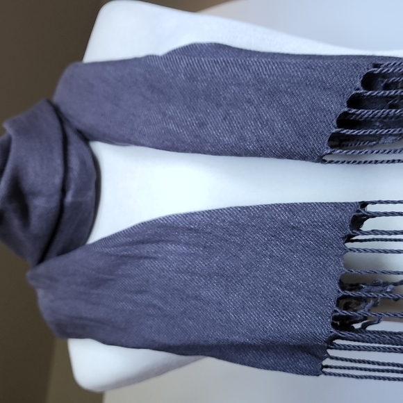 Pashmina Gray Scarf - Picture 4 of 4